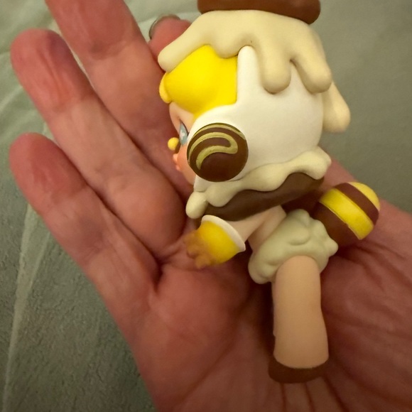 Discontinued Candy Monster Town Toy Skullpanda Cover girl - Picture 4 of 5